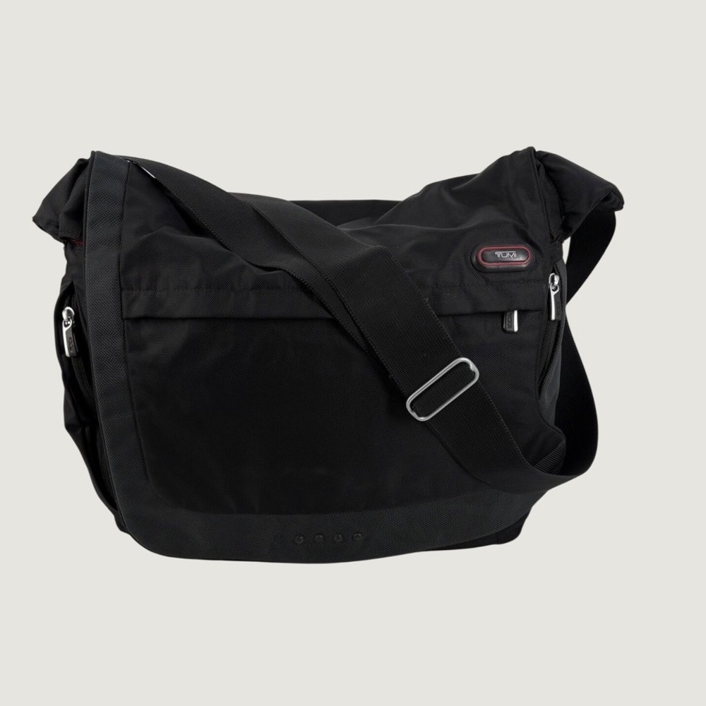 Tumi Messenger Bag Unisex Large Black 5112D Ballistic Nylon Red Lining Techwear